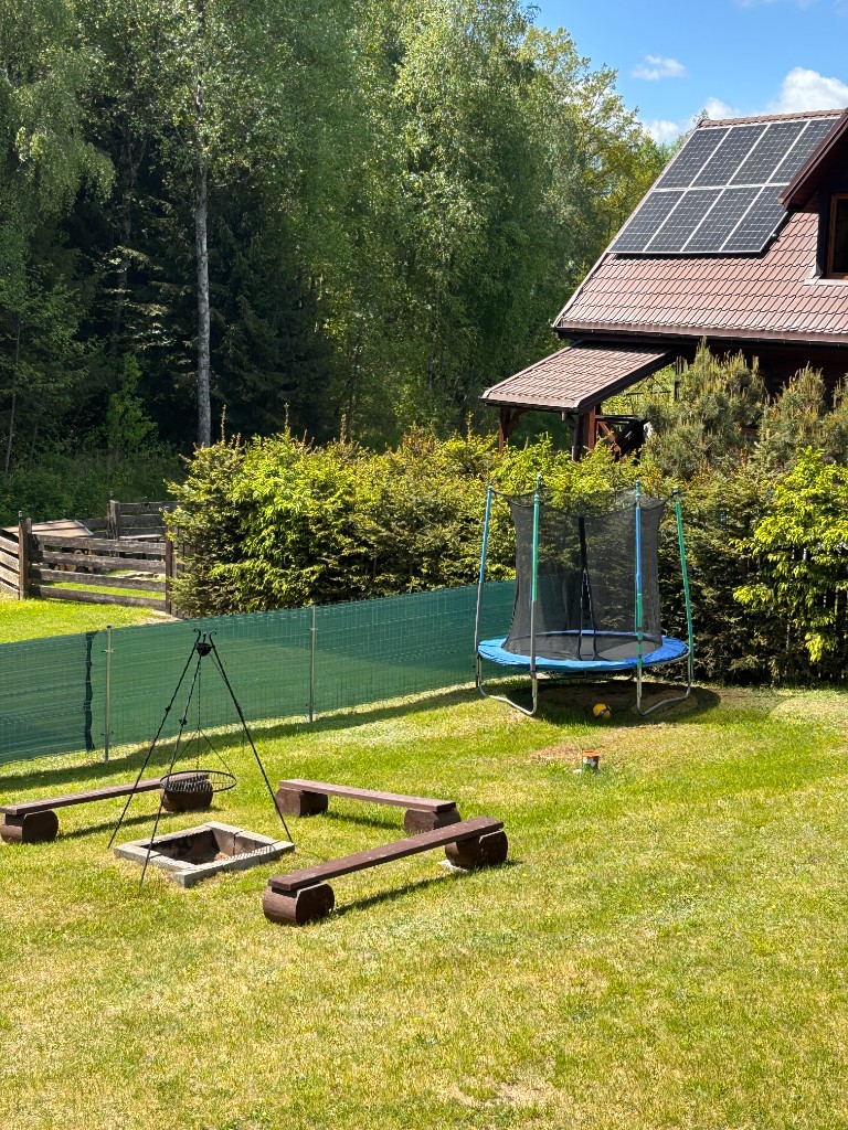 Ogród i ognisko przy domkach letniskowych Kopanica